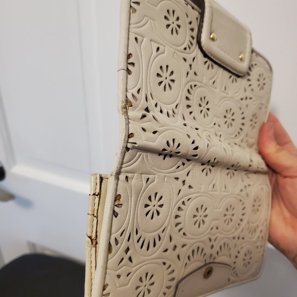 Coach White Leather Snap Close Bifold Wallet - Picture 10 of 12